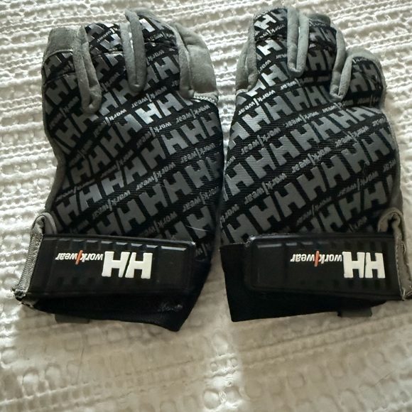 Helly Hansen Other - Helly Hansen Black and Gray Workwear Gloves